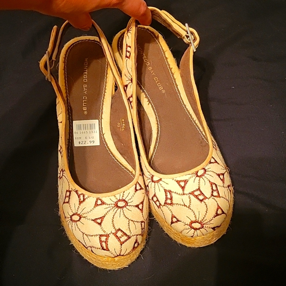 Montego Bay Club Wedge Shoes tan with brown flower prints size 6 1/2